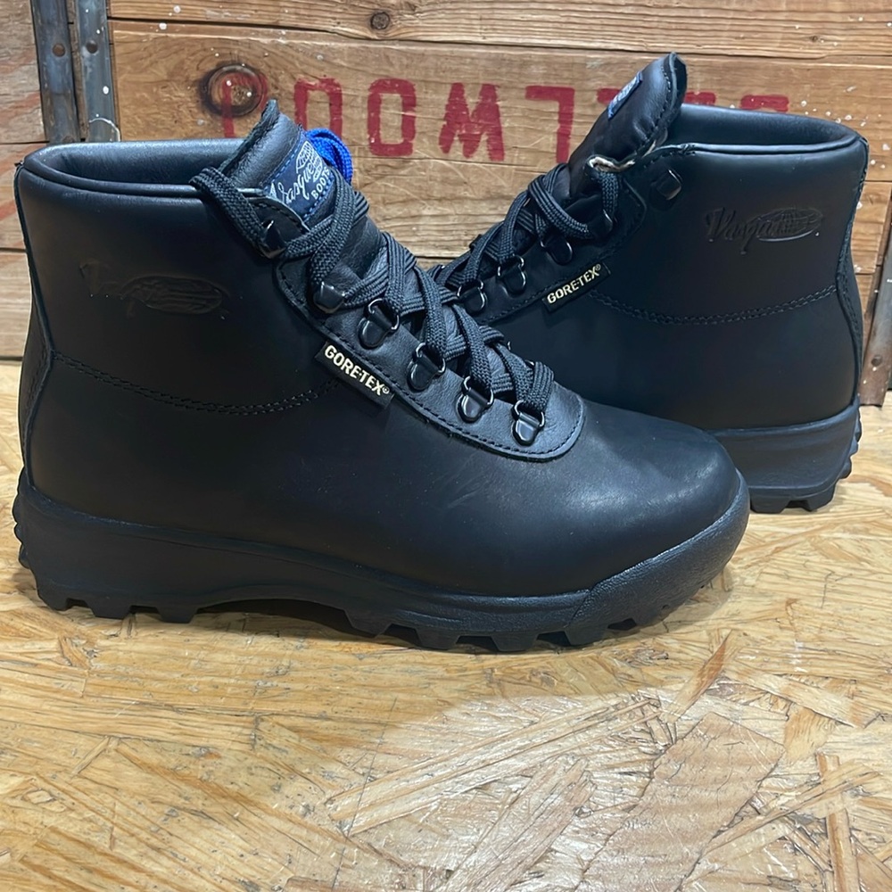 Brand new in box discontinued style 7128 Jet Black Vasque Sundowner Gore Tex.